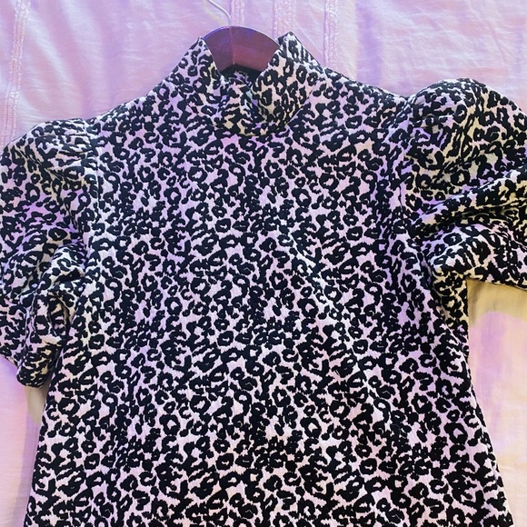 Express high neck puff sleeve cheetah print top! - Picture 5 of 8